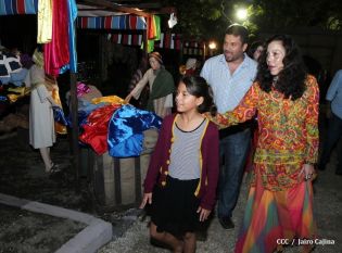 Compañera Rosario supervisa avances en instalación del Belén en Parque Luis Alfonso Velásquez