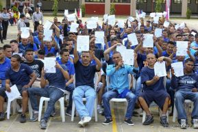 Presos reciben perdón presidencial de convivencia familiar en el día del Amor y la Amistad