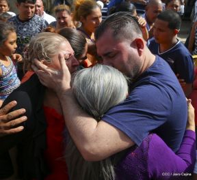 Presos reciben perdón presidencial de convivencia familiar en el día del Amor y la Amistad