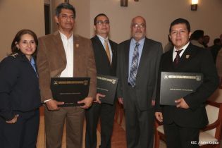 Daniel clausura IX Curso Anual en Defensa y Seguridad del Ejército