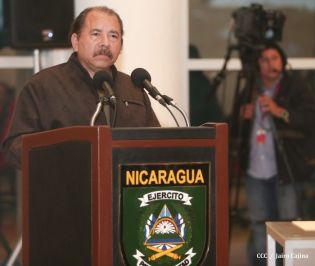 Daniel clausura IX Curso Anual en Defensa y Seguridad del Ejército