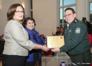 Daniel clausura IX Curso Anual en Defensa y Seguridad del Ejército