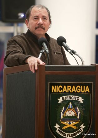 Daniel clausura IX Curso Anual en Defensa y Seguridad del Ejército