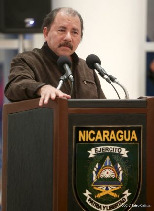 Daniel clausura IX Curso Anual en Defensa y Seguridad del Ejército