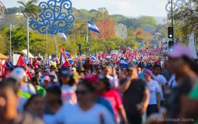 Comandante Eterno de la Patria Grande, el Hombre, el Ser Humano del Amor Gigante, Hugo Chávez Frías