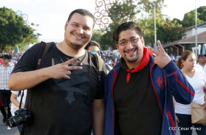 Comandante Eterno de la Patria Grande, el Hombre, el Ser Humano del Amor Gigante, Hugo Chávez Frías