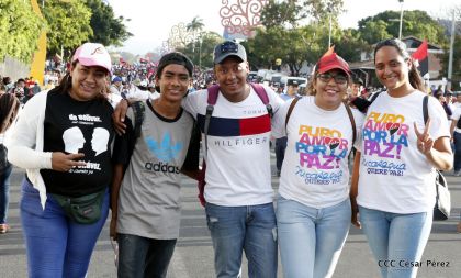 Comandante Eterno de la Patria Grande, el Hombre, el Ser Humano del Amor Gigante, Hugo Chávez Frías