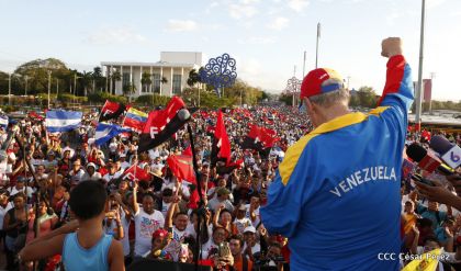 Comandante Eterno de la Patria Grande, el Hombre, el Ser Humano del Amor Gigante, Hugo Chávez Frías