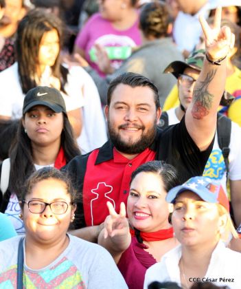 Comandante Eterno de la Patria Grande, el Hombre, el Ser Humano del Amor Gigante, Hugo Chávez Frías