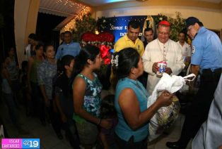 Familias acompañan al Cardenal Miguel en celebración de la Inmaculada Concepción de María