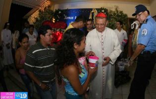 Familias acompañan al Cardenal Miguel en celebración de la Inmaculada Concepción de María