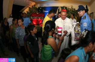 Familias acompañan al Cardenal Miguel en celebración de la Inmaculada Concepción de María