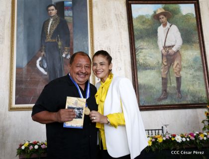 Entrega de la orden municipal año del bicentenario de la Real Villa de Managua 1819-2019