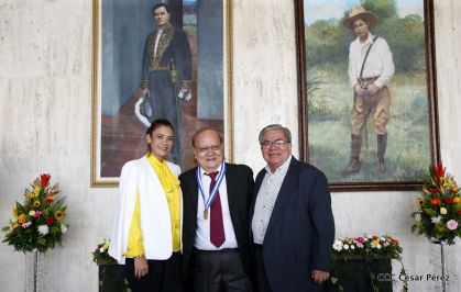 Entrega de la orden municipal año del bicentenario de la Real Villa de Managua 1819-2019