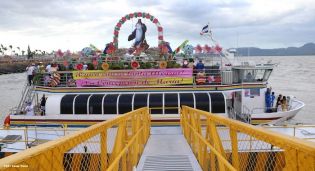 Miles asisten a la celebración de la Purísima Acuática