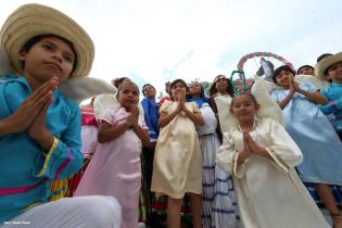 Miles asisten a la celebración de la Purísima Acuática