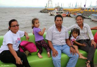 Miles asisten a la celebración de la Purísima Acuática