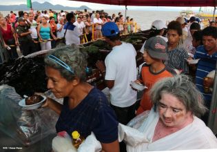 Miles asisten a la celebración de la Purísima Acuática