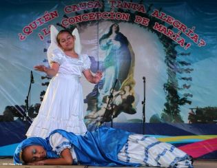 Miles asisten a la celebración de la Purísima Acuática