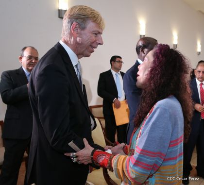 Presentación de Cartas Credenciales de 13 embajadores de países hermanos