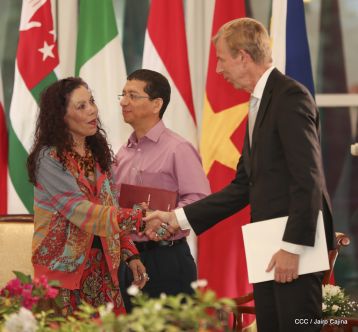 Presentación de Cartas Credenciales de 13 embajadores de países hermanos