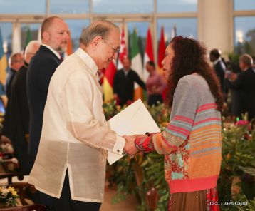 Presentación de Cartas Credenciales de 13 embajadores de países hermanos