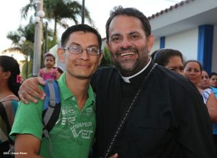 Miles asisten a la celebración de la Purísima Acuática