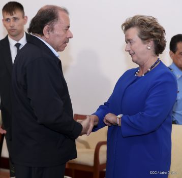 Presentación de Cartas Credenciales de 13 embajadores de países hermanos