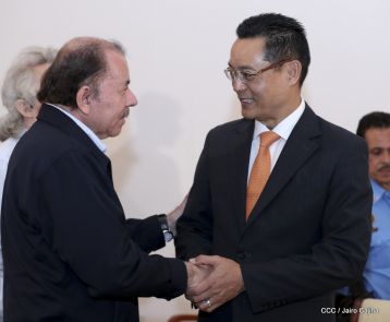 Presentación de Cartas Credenciales de 13 embajadores de países hermanos