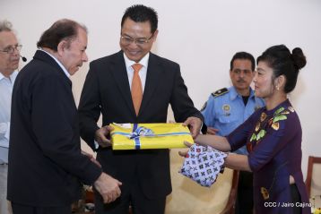 Presentación de Cartas Credenciales de 13 embajadores de países hermanos