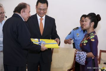 Presentación de Cartas Credenciales de 13 embajadores de países hermanos