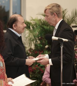 Presentación de Cartas Credenciales de 13 embajadores de países hermanos