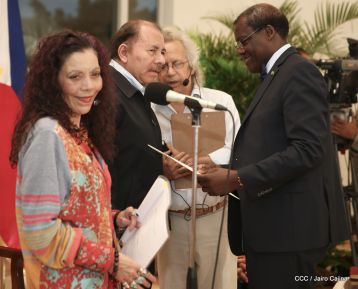 Presentación de Cartas Credenciales de 13 embajadores de países hermanos