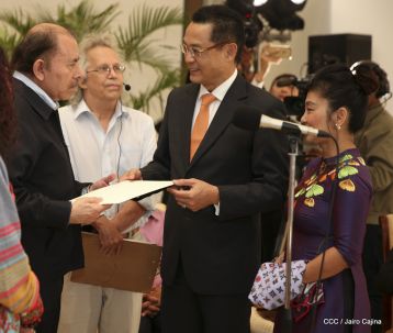 Presentación de Cartas Credenciales de 13 embajadores de países hermanos