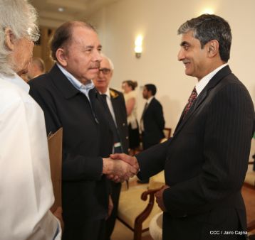 Presentación de Cartas Credenciales de 13 embajadores de países hermanos