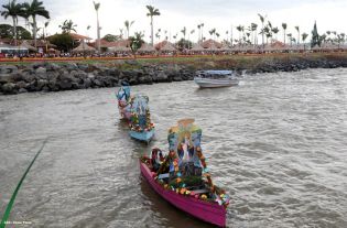 Miles asisten a la celebración de la Purísima Acuática