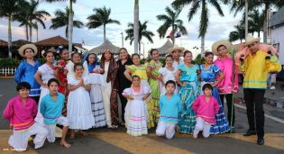 Miles asisten a la celebración de la Purísima Acuática