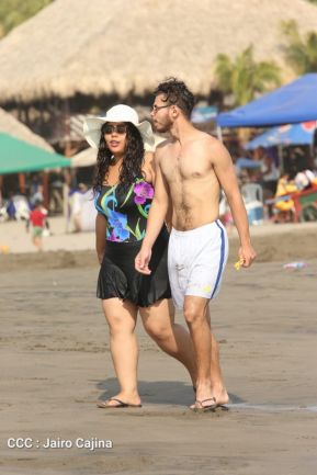 Veraneantes disfrutan de las playas de Pochomil y Masachapa