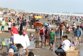 Veraneantes disfrutan de las playas de Pochomil y Masachapa