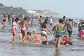 Veraneantes disfrutan de las playas de Pochomil y Masachapa