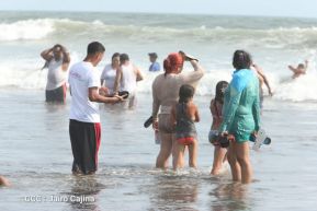 Veraneantes disfrutan de las playas de Pochomil y Masachapa