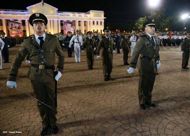 Daniel y Rosario presiden XVIII acto de graduación de cadetes del Ejército