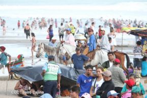 Veraneantes disfrutan de las playas de Pochomil y Masachapa