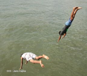 Veraneantes disfrutan de las playas de Pochomil y Masachapa