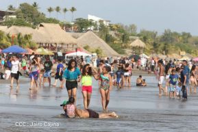 Veraneantes disfrutan de las playas de Pochomil y Masachapa