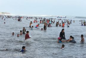 Veraneantes disfrutan de las playas de Pochomil y Masachapa