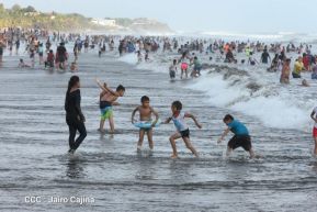 Veraneantes disfrutan de las playas de Pochomil y Masachapa