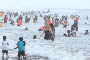 Veraneantes disfrutan de las playas de Pochomil y Masachapa