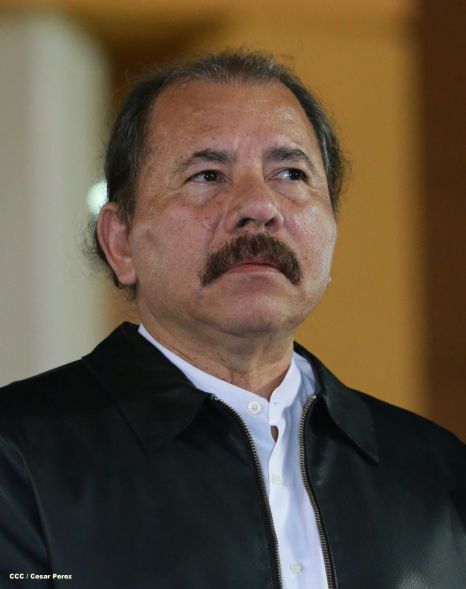 Daniel y Rosario presiden XVIII acto de graduación de cadetes del Ejército