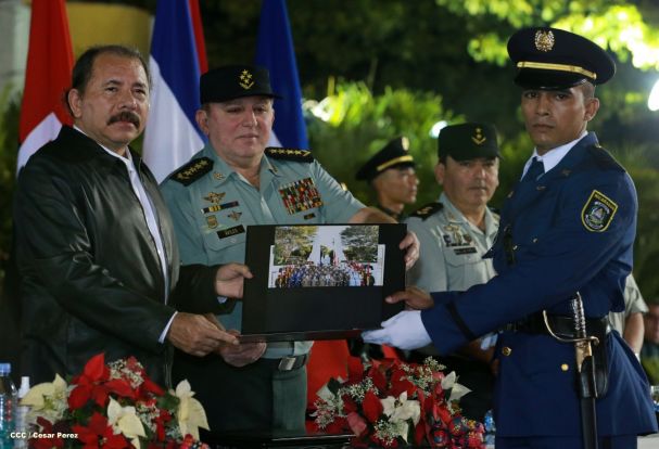 Daniel y Rosario presiden XVIII acto de graduación de cadetes del Ejército